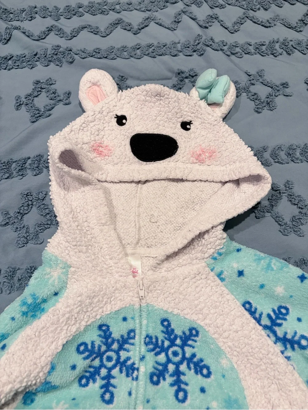 Justice cozy up